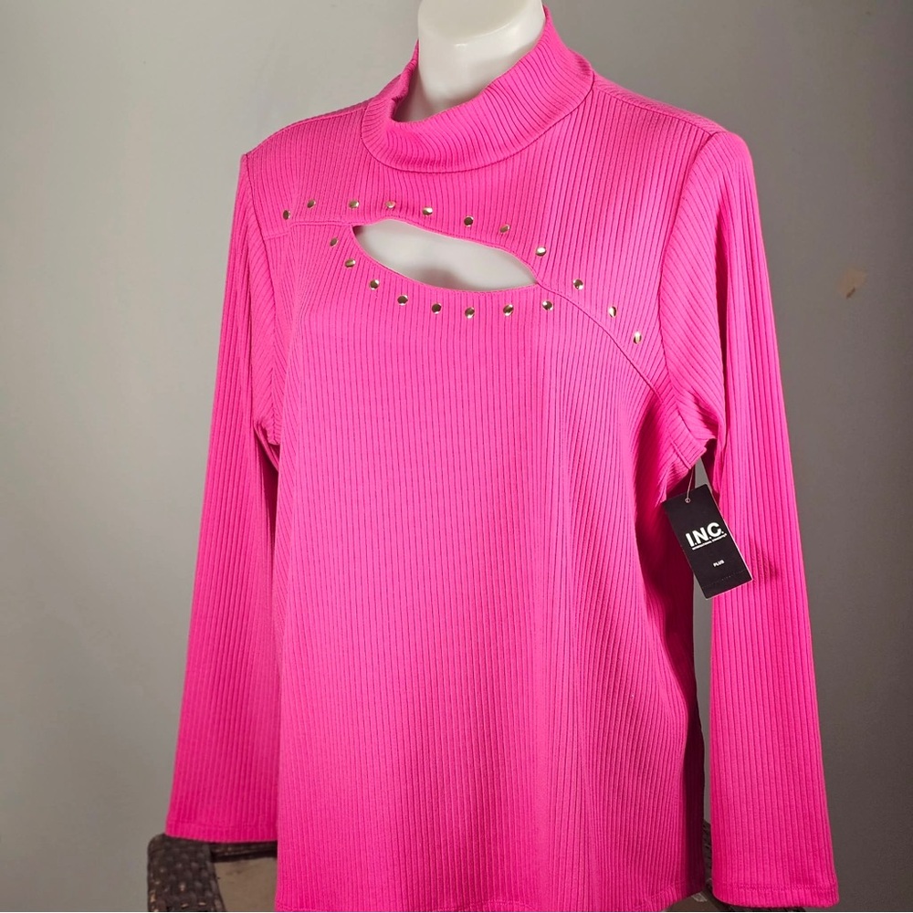 NWT style and Company Pink Ribbed Cutout Top with Gold Studs